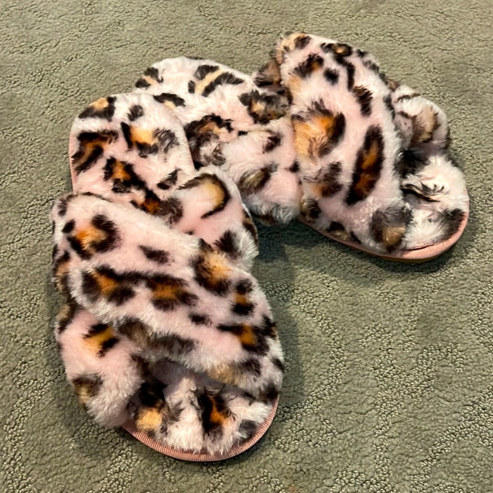 Pink leopard slippers
